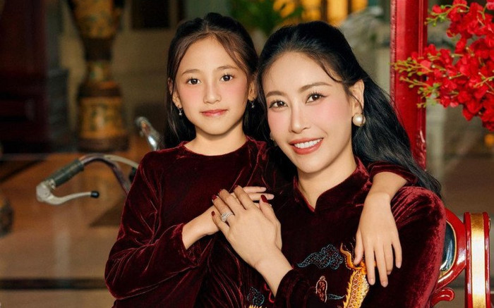 Con gái của 'Hoa hậu giàu nhất Việt Nam' trổ mã sắc vóc, sẽ sớm kế nhiệm mẹ Ảnh 2