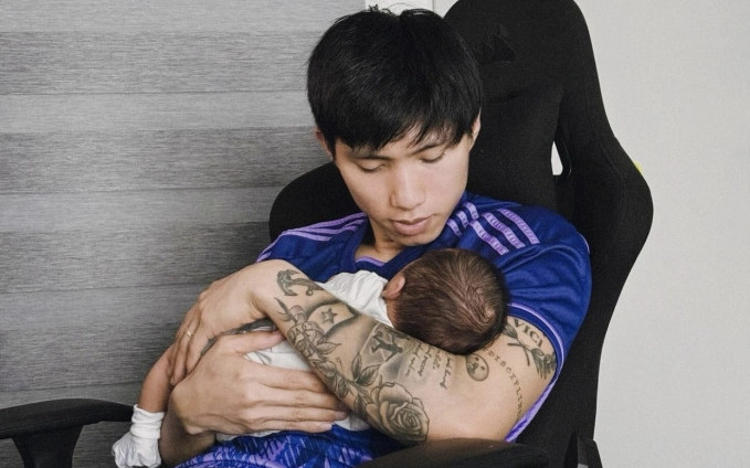 Bà xã Đoàn Văn Hậu khoe ảnh chụp cận quý tử: Bụ bẫm và đáng yêu quá Ảnh 2