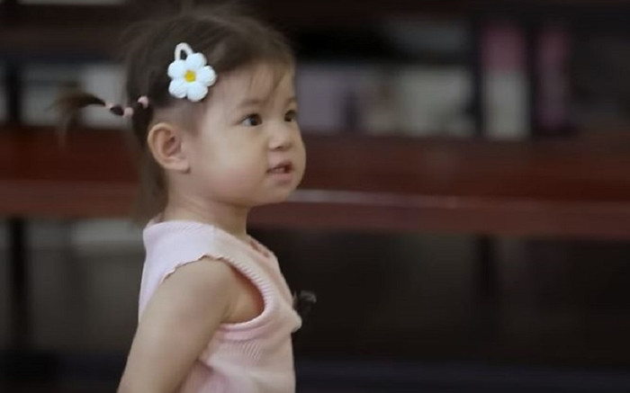 'Em bé quốc dân' Pamiuoi trổ tài làm ca sĩ, người mẫu cực đáng yêu Ảnh 2