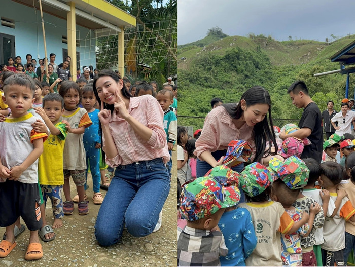 Thùy Tiên hạnh phúc khi thực hiện thành công dự án 'cõng điện' cho điểm trường đầu tiên. Ảnh FBNV