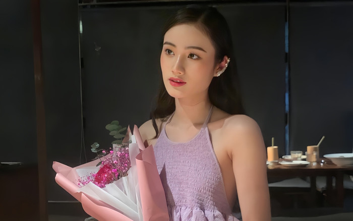 Hoa hậu Ý Nhi bình dị khi ở cạnh bạn trai Ảnh 2