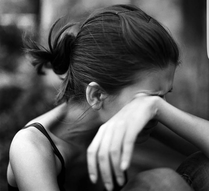 Người đàn ông có lòng tự trọng thấp sẽ có xu hướng ức chế, ra ngoài tìm đối tượng khác.