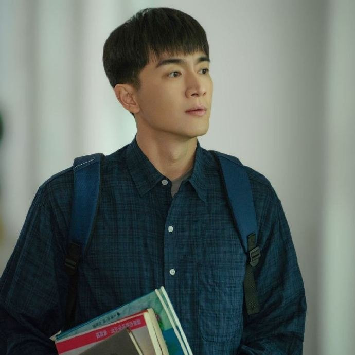 Lâm Canh Tân hứng chịu gạch đá Ảnh 1