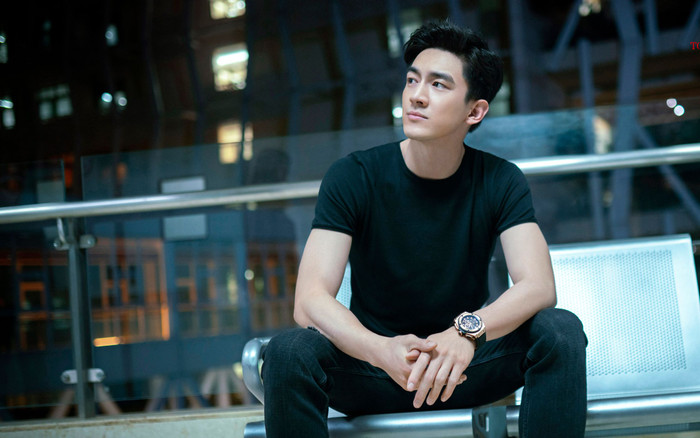 Lâm Canh Tân có tới 2 phim lên sóng tính từ đầu năm tới nay, một bộ hợp tác cùng Triệu Lệ Dĩnh, một bộ kết đôi với Lưu Diệc Phi, đều là hai nữ thần đắt giá xứ Trung. 