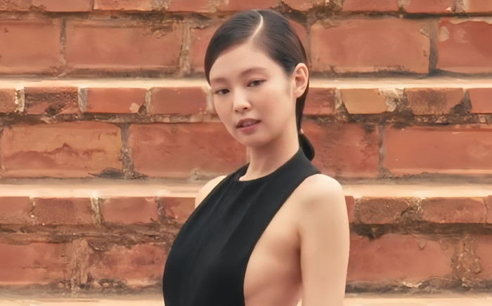 Bóc giá tạo hình lần đầu làm vedette của Jennie Kim Ảnh 2