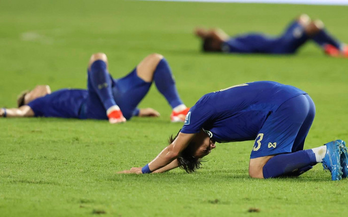 Madam Pang và các cầu thủ Thái Lan sụp đổ trong nước mắt vì bị loại sớm Ảnh 2