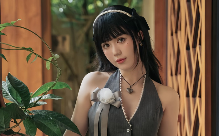 Ngọc Trinh trẻ hóa với trang phục nữ sinh Ảnh 2