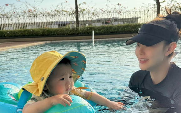 Minh Hằng cho quý tử 'nối nghiệp' mẹ ngay từ bé Ảnh 2