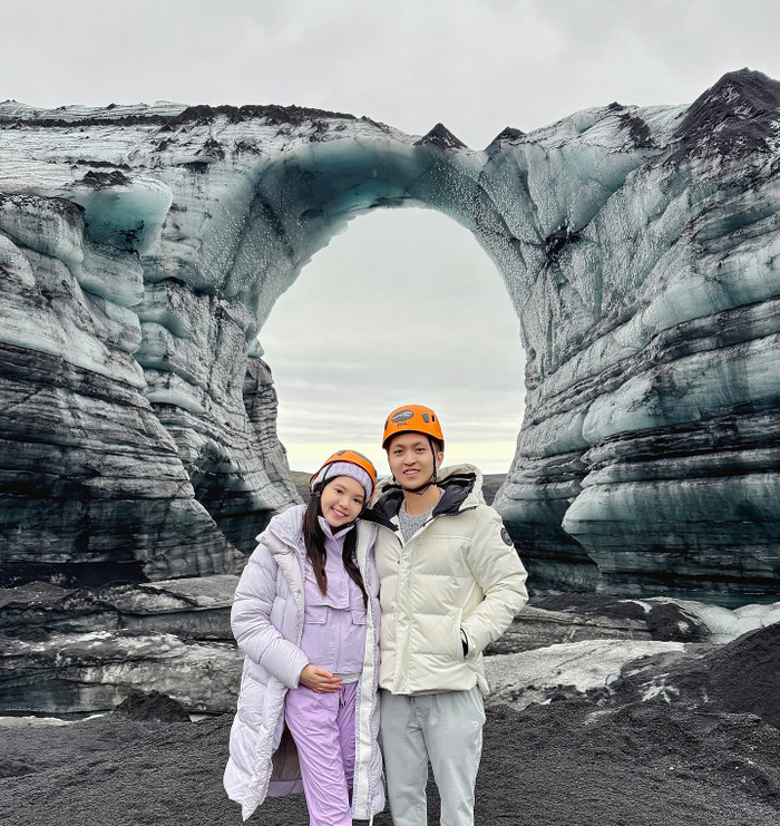 Được biết, thiếu gia Samuel Kin Lam thường dẫn vợ bầu đi du lịch khắp nơi để thay đổi không khí, giúp vợ có thai kỳ vui vẻ và thoải mái. Nhiều ý kiến nhận định, do Tuyết Nhi được chồng thiếu gia cưng chiều và yêu thương hết nấc khiến cho thai kỳ không có quá nhiều áp lực, căng thẳng, từ đó người đẹp không phải chịu cảnh xuống sắc vì chứng rối loạn lo âu khi mang thai.