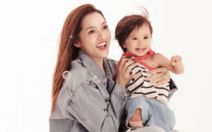 Bảo Anh ôm con gái bắt trend nhạc Sơn Tùng, fan chỉ ra một sự thay đổi Ảnh 2