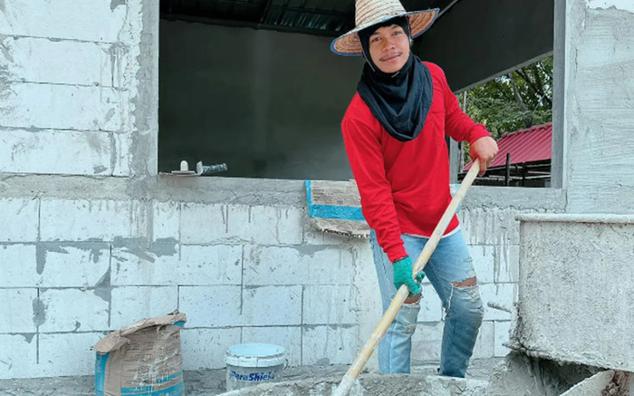 Nam ca sĩ để lại toàn bộ tài sản cho vợ con sau ly dị, về quê làm phụ hồ kiếm sống Ảnh 2