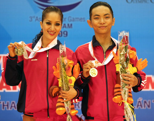 Khánh Thi được gọi là 'kiện tướng Dancesport' khi sở hữu loạt thành tích khủng. 
