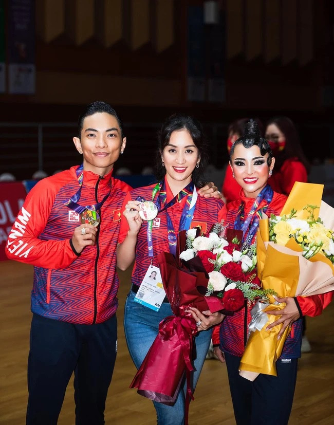 Khánh Thi làm huấn luyện viên trưởng của đội tuyển khiêu vũ thể thao Việt Nam tham gia SEA Games 31.