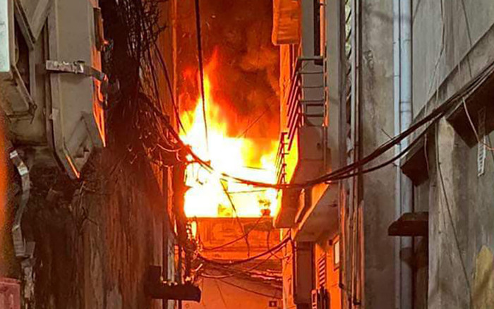 Cháy nhà 2 tầng ở Hà Nội lúc rạng sáng Ảnh 2