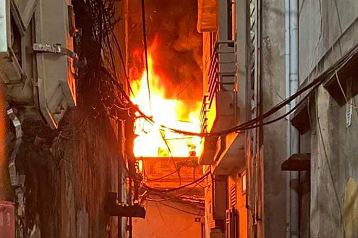 Hiện trường vụ cháy tại ngõ Trại Cá. Ảnh: VietNamNet