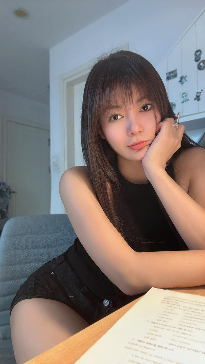 Để sở hữu sắc vóc vạn người mê tuổi U40, Thanh Hương đã dành không ít thời gian cho công cuộc yêu thương bản thân. Cô luôn dành thời gian rảnh mỗi ngày để vận động, tập luyện thể dục thể thao. Người đẹp còn ưu tiên chọn các bộ môn như gym, aerobic, nhảy hiện đại giúp tiêu hao mỡ thừa.