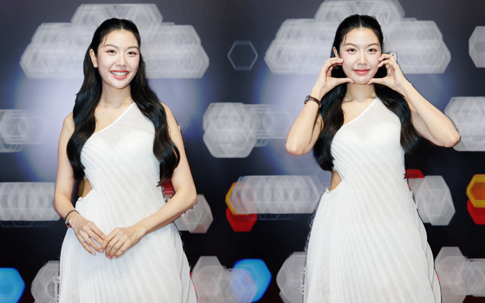 Á hậu Việt diện váy thùng thình, giấu dáng, gương mặt sưng tròn lạ thường Ảnh 2