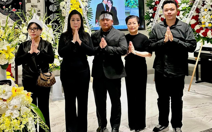 NSND Hồng Vân đến viếng tang lễ của vợ NSND Diệp Lang Ảnh 2