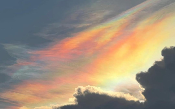 Mây ngũ sắc tuyệt đẹp lại xuất hiện ở Khánh Hoà Ảnh 2