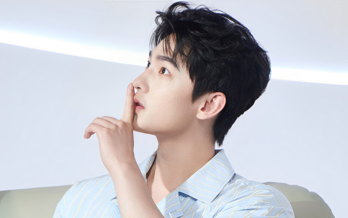 Dương Dương tái xuất gây bão, khoe 'visual' chuẩn nam thần Cố Mạn xé sách bước ra Ảnh 2