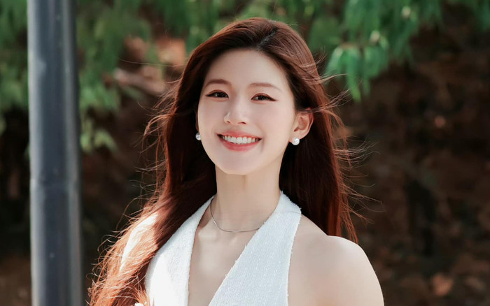 Lộ ảnh Triệu Lộ Tư hôn môi 'bạn trai' hơn 13 tuổi cực ngọt, nhưng cớ sao khán giả lại thấy bất an? Ảnh 2