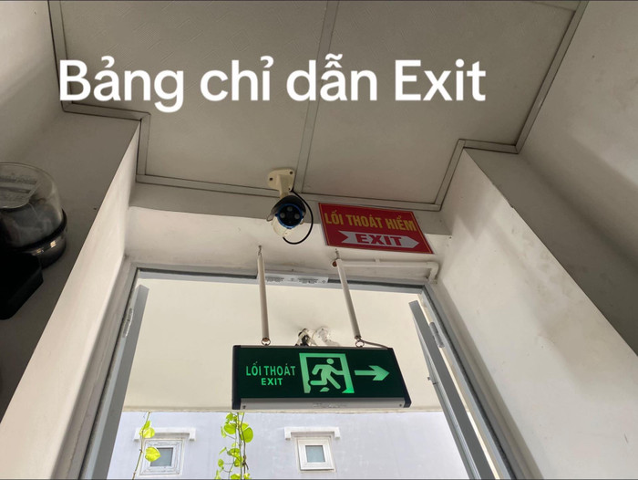 Có luôn bảng chỉ dẫn.