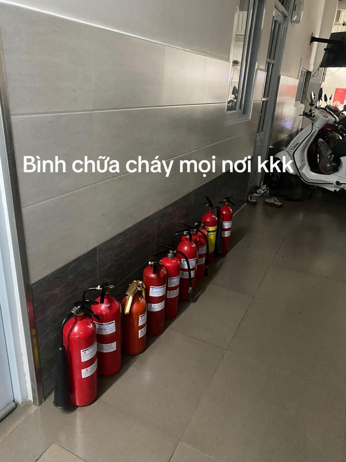 Bình chữa cháy được bác chủ trọ đầu tư rất nhiều.