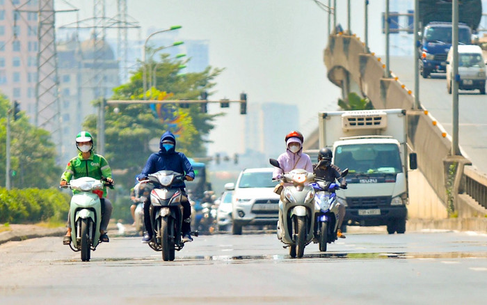 Miền Bắc nắng rát người, có nơi trên 39 độ C Ảnh 2