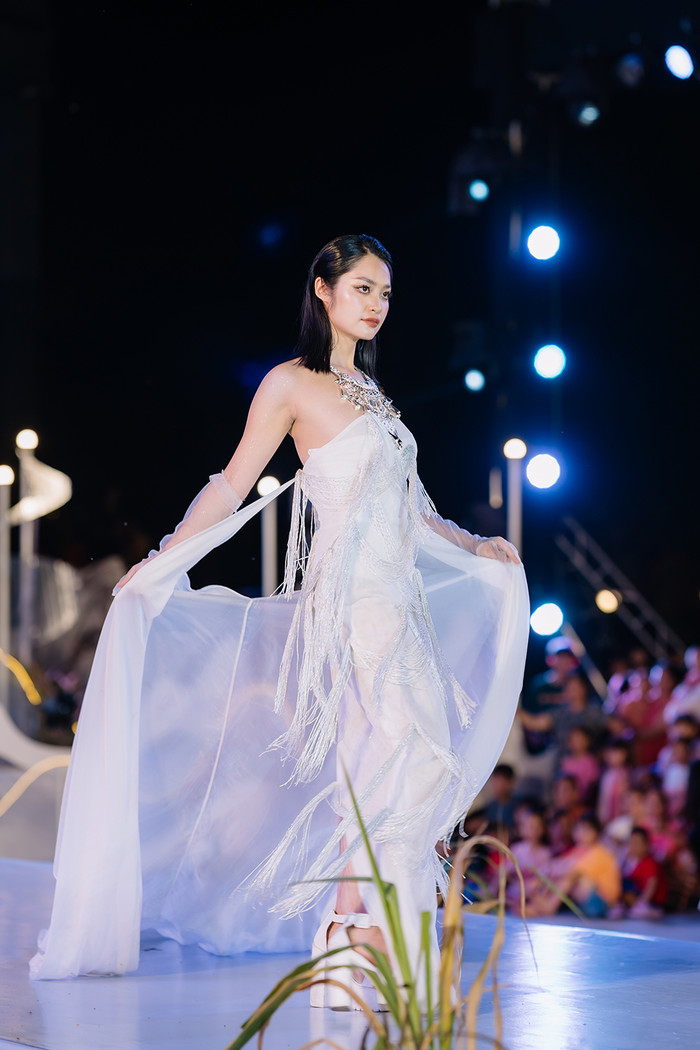 Xúc động với dự án thời trang kết hợp thiện nguyện Ảnh 1