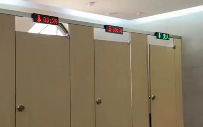 Lắp đồng hồ bấm giờ trong nhà vệ sinh nữ, khu du lịch nổi tiếng gây tranh cãi Ảnh 2