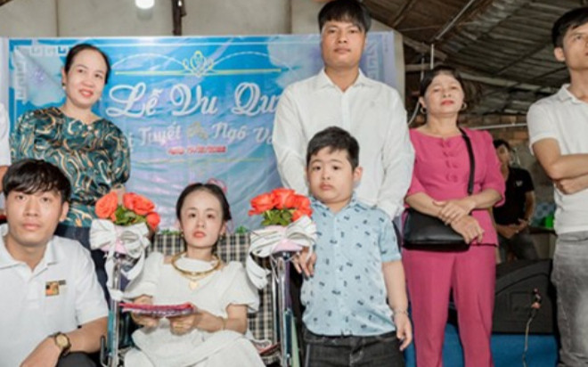 Cô gái tí hon 'nhặt' được chồng trẻ và cao to nhờ 10.000 đồng chuyển nhầm Ảnh 2