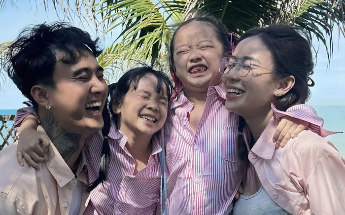 Đạt G cưng chiều con gái của Cindy Lư, hai nhóc tỳ quấn quýt không rời Ảnh 2