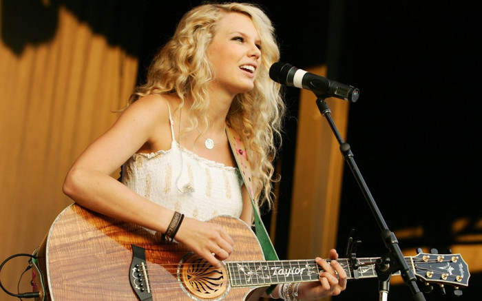 Đĩa CD Taylor Swift thu âm khi mới 11 tuổi được bán đấu giá Ảnh 2