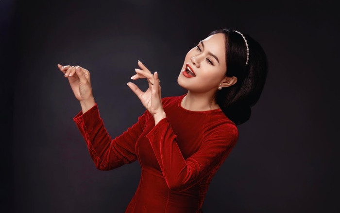 Nữ hoàng nhạc phim kiếm 7 chỉ vàng/ngày, chạy show quên sức khoẻ, U50 xinh như thiếu nữ Ảnh 2