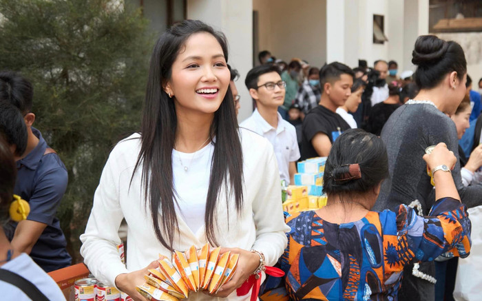 'Đắt show' nhất nhì Vbiz, H'Hen Niê vẫn ở nhà thuê, dùng tiền vào mục đích cộng đồng Ảnh 2