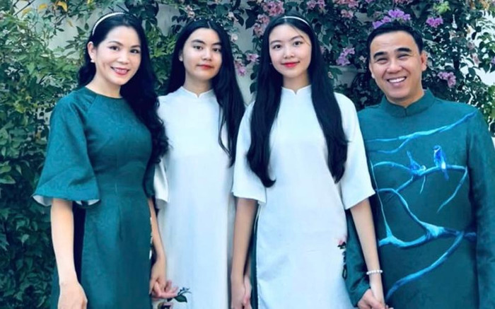 Nghệ sĩ Quyền Linh cùng vợ và hai con gái.