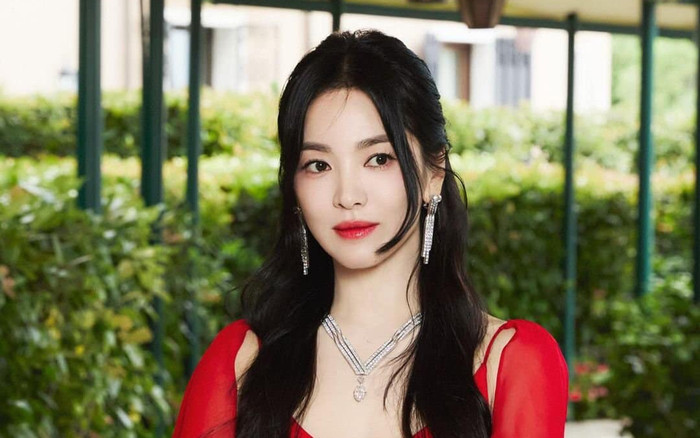 Song Hye Kyo vẫn ngạo nghễ làm một điều khi bị réo gọi vì Song Joong Ki Ảnh 2