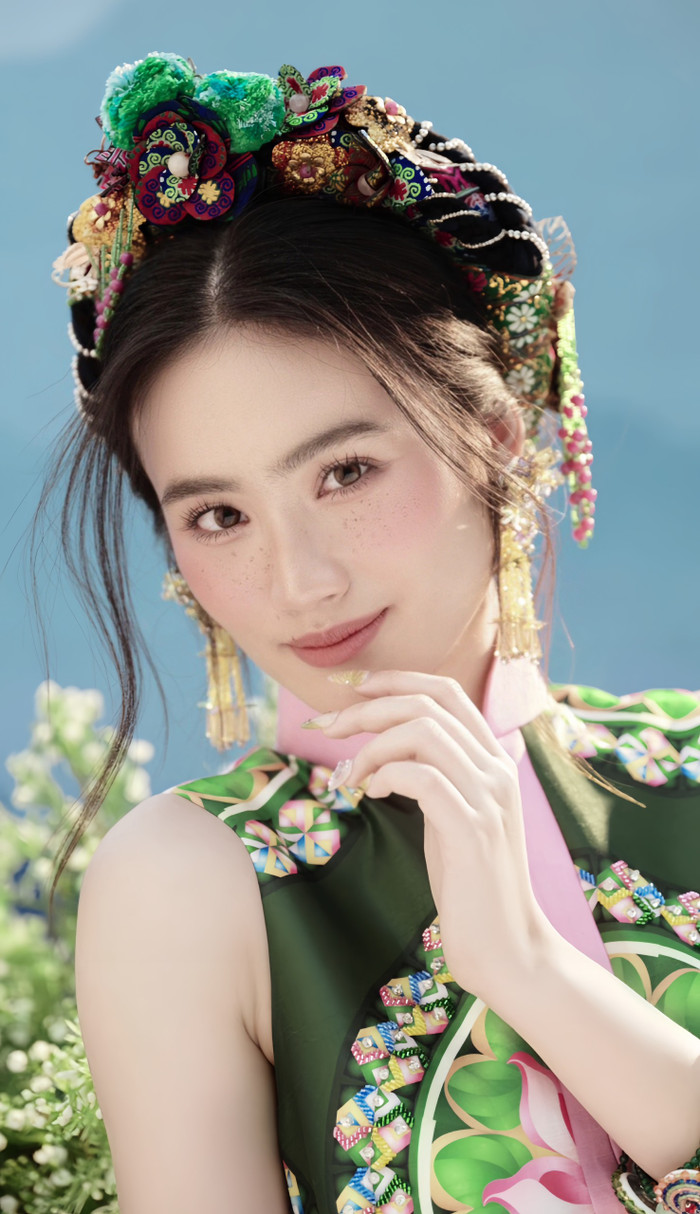 Được biết, thiết kế được lấy cảm hứng từ chiếc khăn Piêu - một thức quà đặc trưng của người dân tộc Thái.