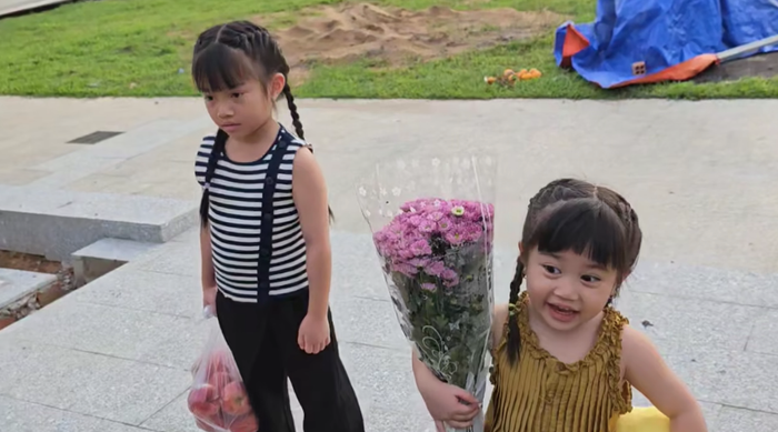 Hai cô con gái của Lê Dương Bảo Lâm - Quỳnh Quỳnh liên tục hỏi những câu về bà ngoại khiến nhiều người không khỏi xót xa. 