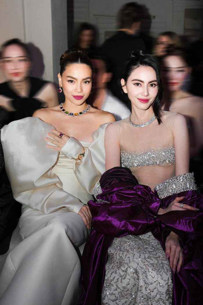 Hồ Ngọc Hà có nhiều cơ hội làm việc ở quốc tế, gặp gỡ nhiều nghệ sĩ đình đám.