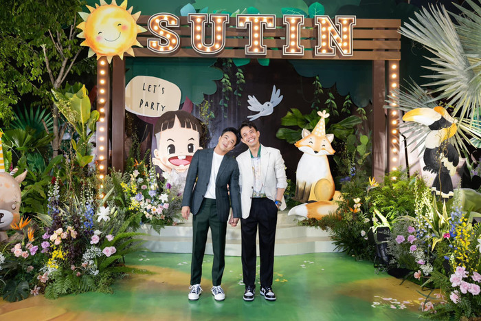 Cường Đô La nắm tay Minh Nhựa trong tiệc thôi nôi con trai Sutin