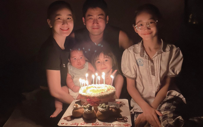 Bảo Anh công bố bức ảnh đầu tiên của cả đại gia đình, visual cực đỉnh khiến dân tình ngưỡng mộ Ảnh 2