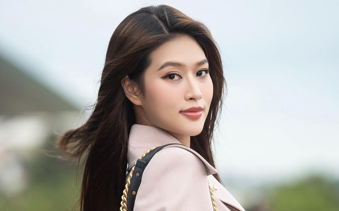 Thiên Ân sau 2 năm đăng quang: Bộ sưu tập đồ hiệu không thua hội chị em Ảnh 2