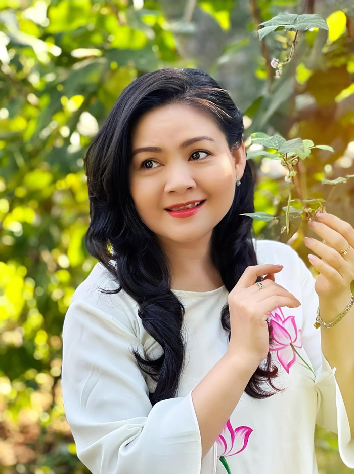 Trinh Trinh thành danh nhờ nhiêu vai diễn cải lương và hài.