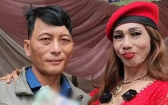 Trai tân cưới người đàn ông chuyển giới 64 tuổi làm vợ, cuộc sống viên mãn Ảnh 2