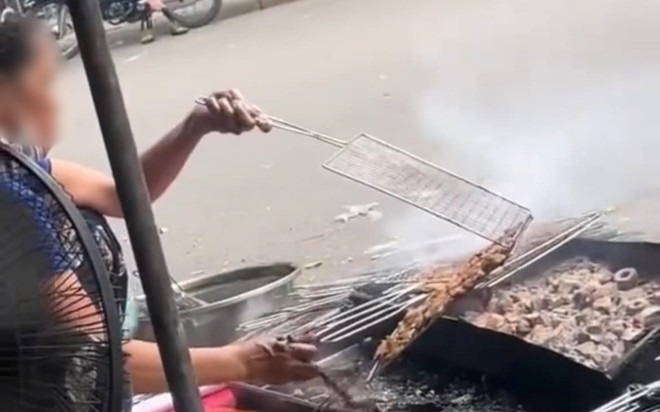 Diễn biến mới vụ quán bún chả nổi tiếng ở Hà Nội nhúng thịt xuống nước than Ảnh 2