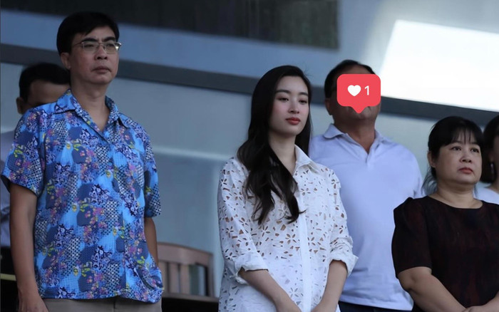 Mẹ Đỗ Mỹ Linh hiếm hoi lộ diện bên con gái, nhan sắc mẹ ruột gây chú ý Ảnh 2