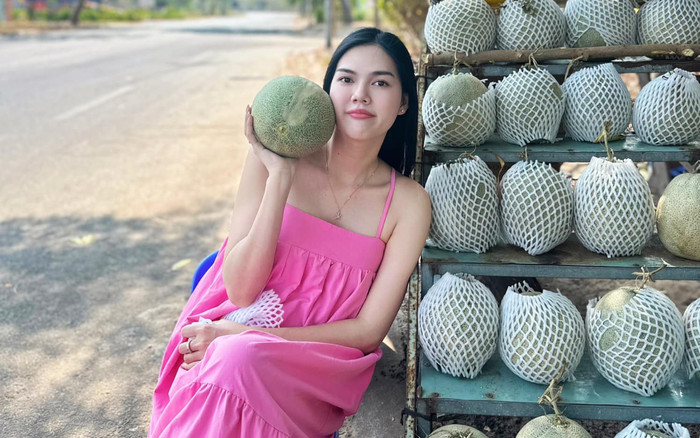 Ngọc Trinh liên tục giấu bụng giữa nghi vấn mang thai con đầu lòng Ảnh 2