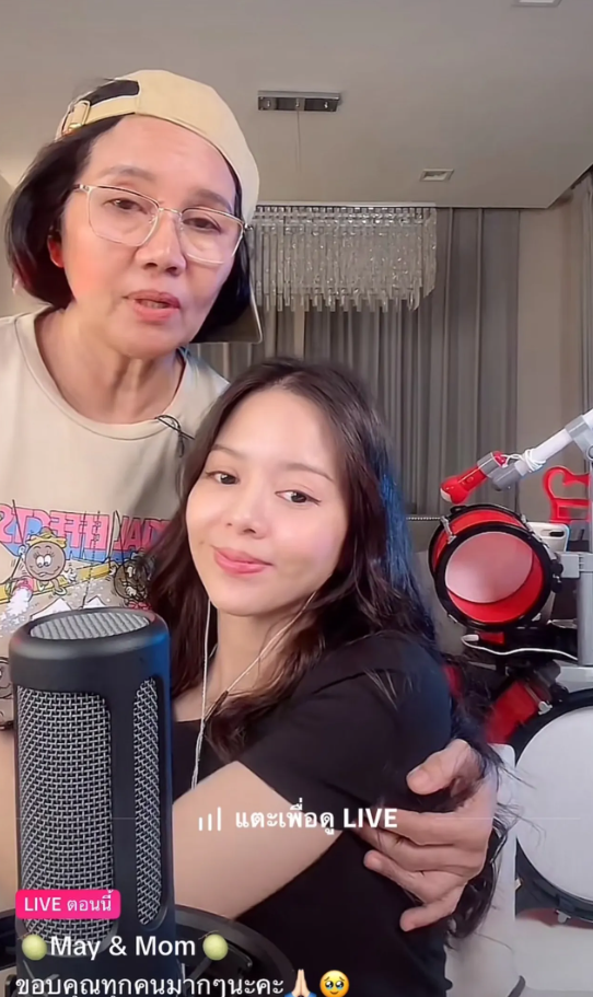 Nữ ca sĩ bỏ nhà ra đi vì cãi nhau mới mẹ ruột Ảnh 3