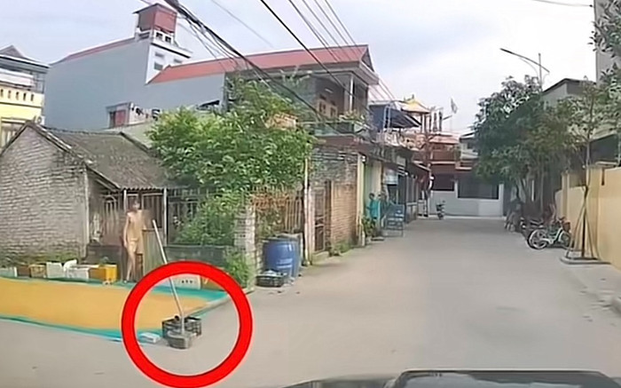 Phơi thóc ra đường bị tài xế nhắc nhở, bà cô nói một câu khiến ai cũng 'hạn hán' lời Ảnh 2